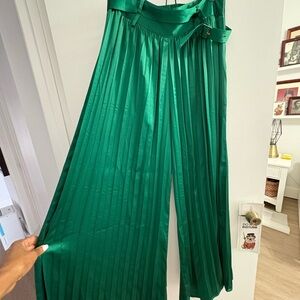 Chic Emerald Pleated Wide Leg Pants